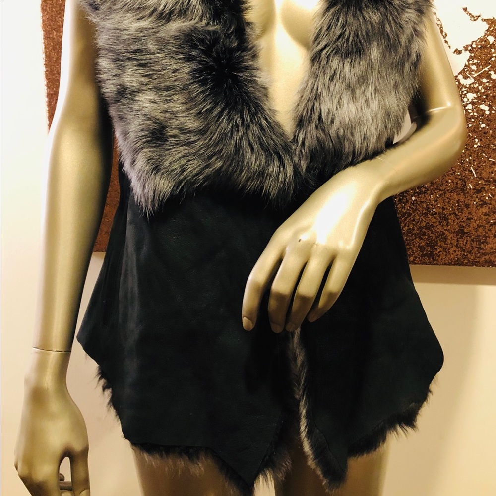 TOSCANA SHEARLING VEST *NEW* Like UGG SIZE S/M - Picture 2 of 12